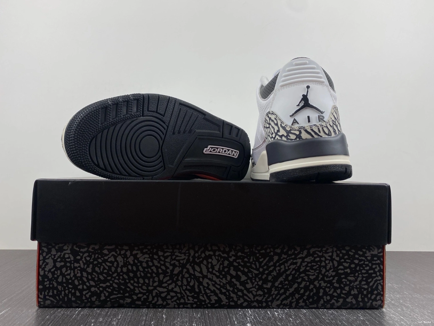 - 3 (GS) Hide DX6665-100 Sneak N' Jordan Retro 0117